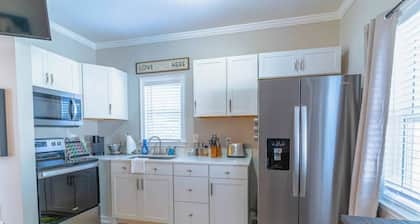 Snug Stay in Cottage Hill | Pet-Friendly 1BR Apt