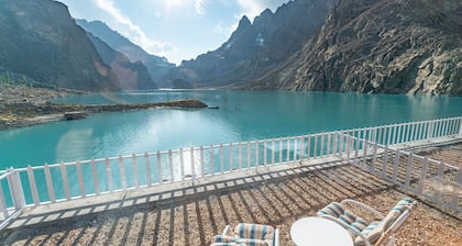 Luxus Hunza Attabad Lake Resort