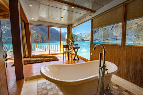 Luxus Hunza Attabad Lake Resort