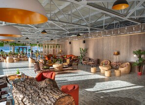 Café da manhã com buffet grátis todos os dias