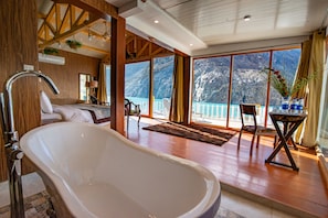 View from room - Luxus Hunza Attabad Lake Resort (Aina Abad)