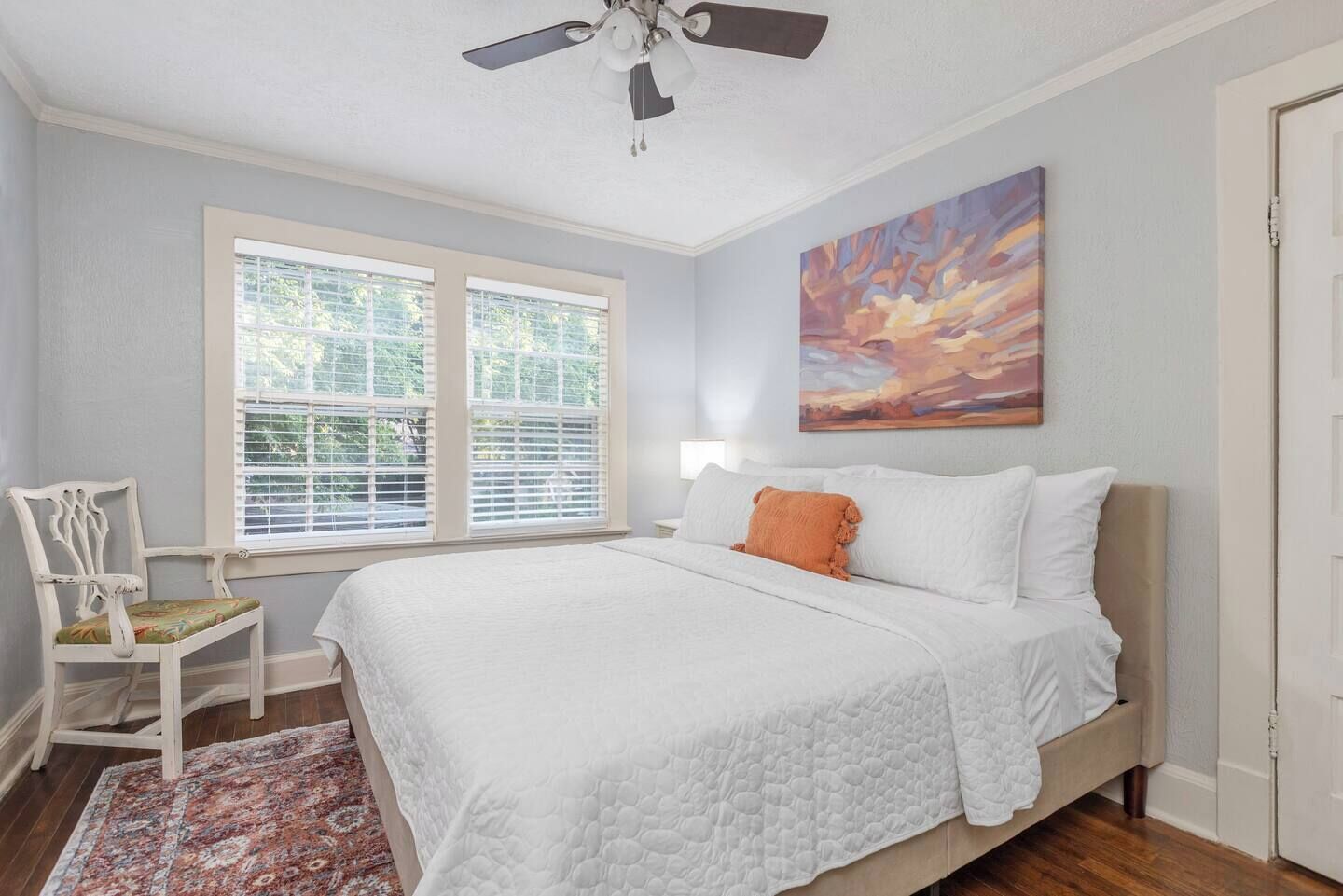 1 habitación, tabla de planchar con plancha, wifi gratis y ropa de cama 