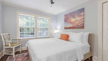 1 habitación, tabla de planchar con plancha, wifi gratis y ropa de cama