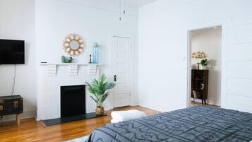 2 bedrooms, desk, iron/ironing board, travel crib