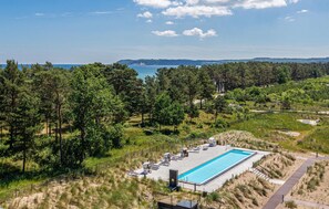 من حمّامات السباحة المغطاة، حمّام سباحة مُدفَّأ