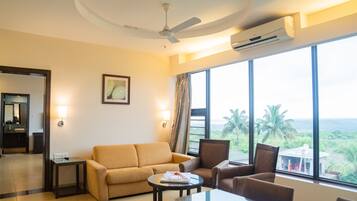 Minibar, bureau, espace de travail pour ordinateur portable