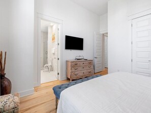 3 bedrooms, iron/ironing board, Internet, bed sheets - 6 Seater Golf Cart/Option The Big Chill Community Pool `Sugar Wave` (Santa Rosa Beach)