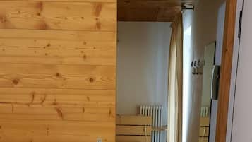 1 bedroom, bed sheets