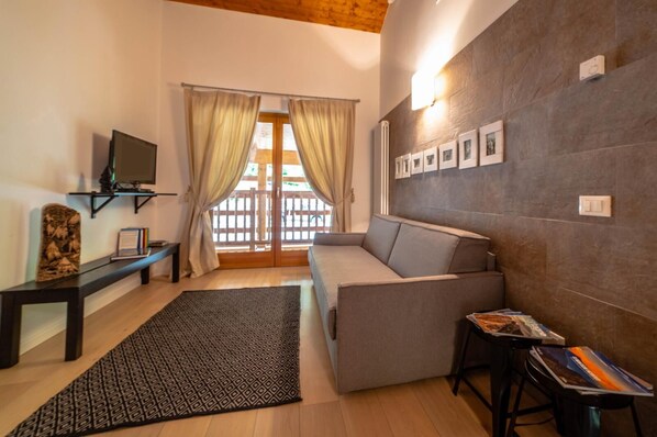 TV - Gressoney La Trinitè Mono with View 2pax AMLodge (GRESSONEY-LA-TRINITE')