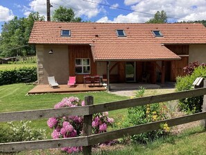 Exterior - Cocooning spirit" gîte close to hiking trails and cycle path.  (Ramonchamp)