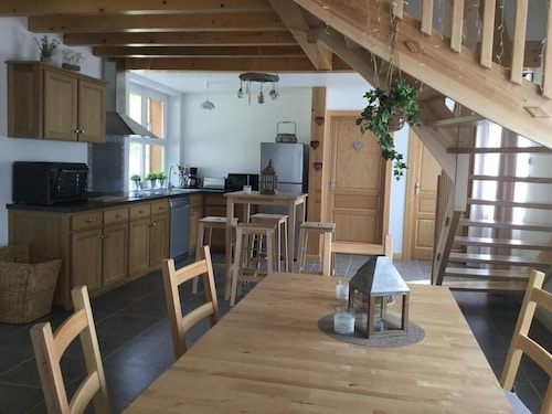 Cocooning spirit" gîte close to hiking trails and cycle path. 