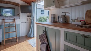 Småhus (1 Bedroom) | Eget kjøkken | Kjøleskap, kokeplater, vannkoker og brødrister