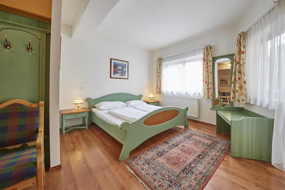 1 bedroom, down duvets, free WiFi, bed sheets