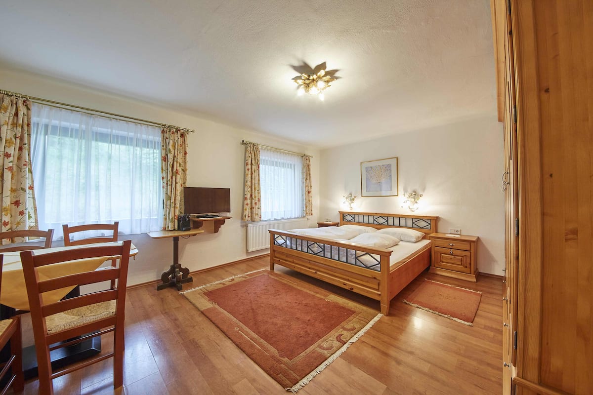 1 bedroom, down duvets, free WiFi, bed sheets