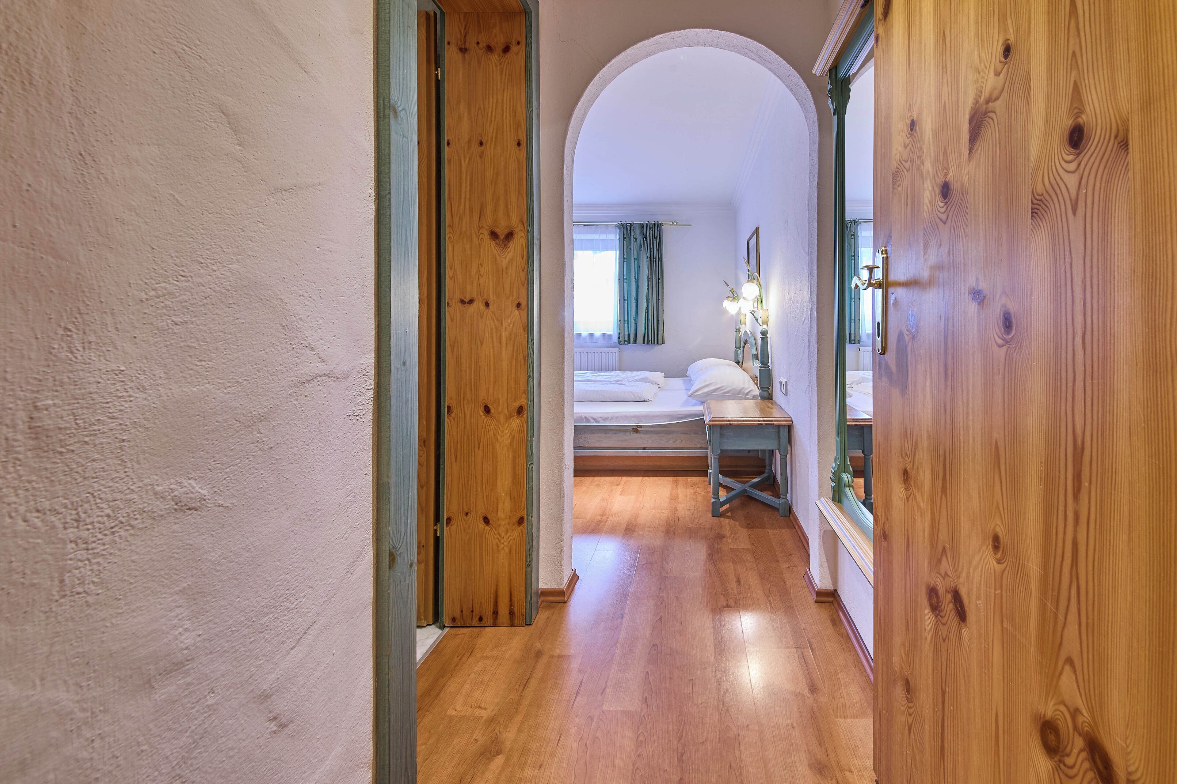 Leilighet (TOP 8) | Oppholdsområde | En 55-tommers Flatskjerm-TV med kabel-kanaler samt TV