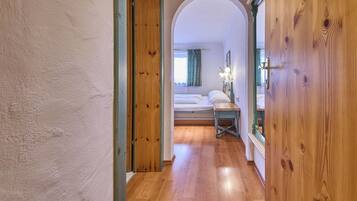 Leilighet (TOP 8) | Oppholdsområde | En 55-tommers Flatskjerm-TV med kabel-kanaler samt TV