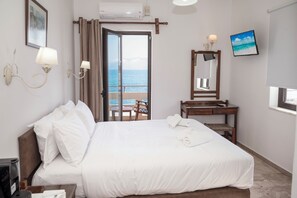 Basic Double Room | Minibar, in-room safe, individually decorated, individually furnished - Argo Rooms - Papadakis (Kissamos)