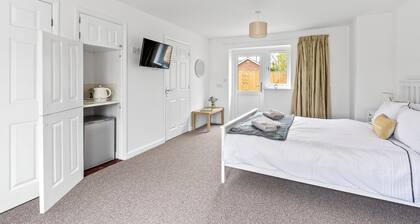 Number 7 - Lytton Tree Lodge, Reydon, Southwold