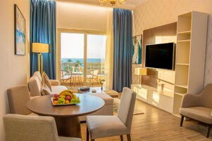 Junior Suite | Minibar, in-room safe, free WiFi, bed sheets