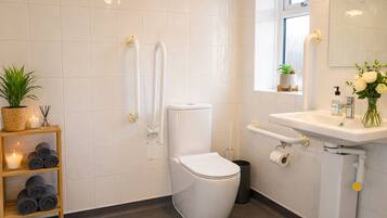 Shower, hair dryer, towels, shampoo
