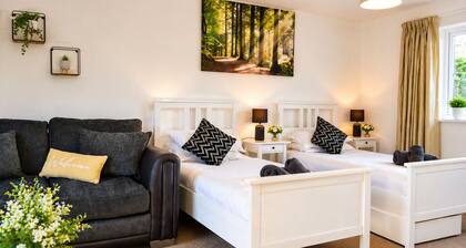 Lodge 4 - Lytton Tree Lodge, Reydon, Southwold