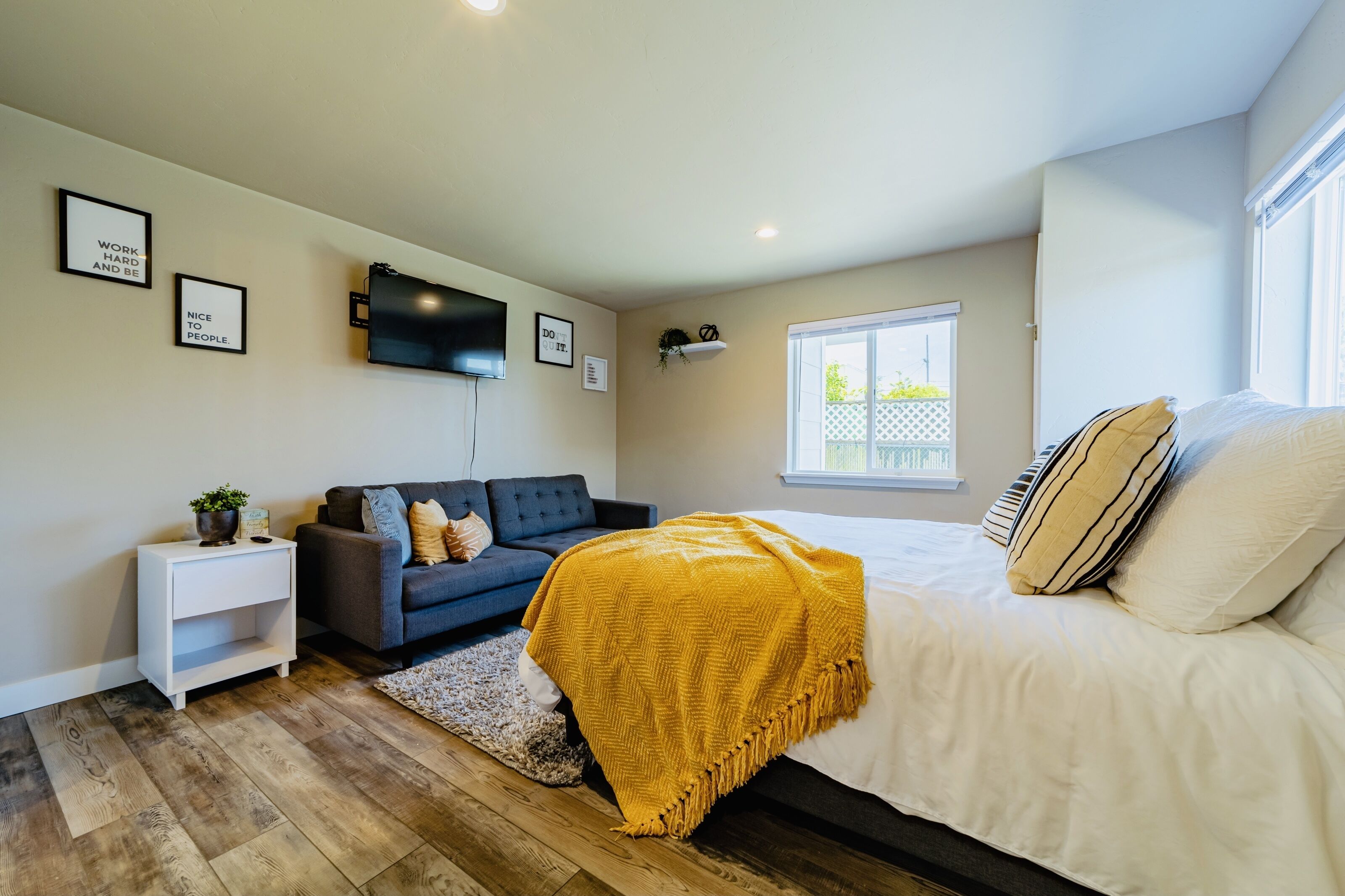Hello Yellow Guest Suite