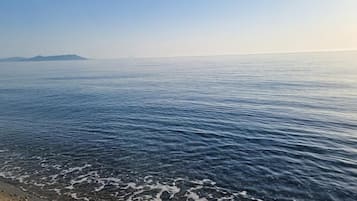 Una spiaggia nelle vicinanze