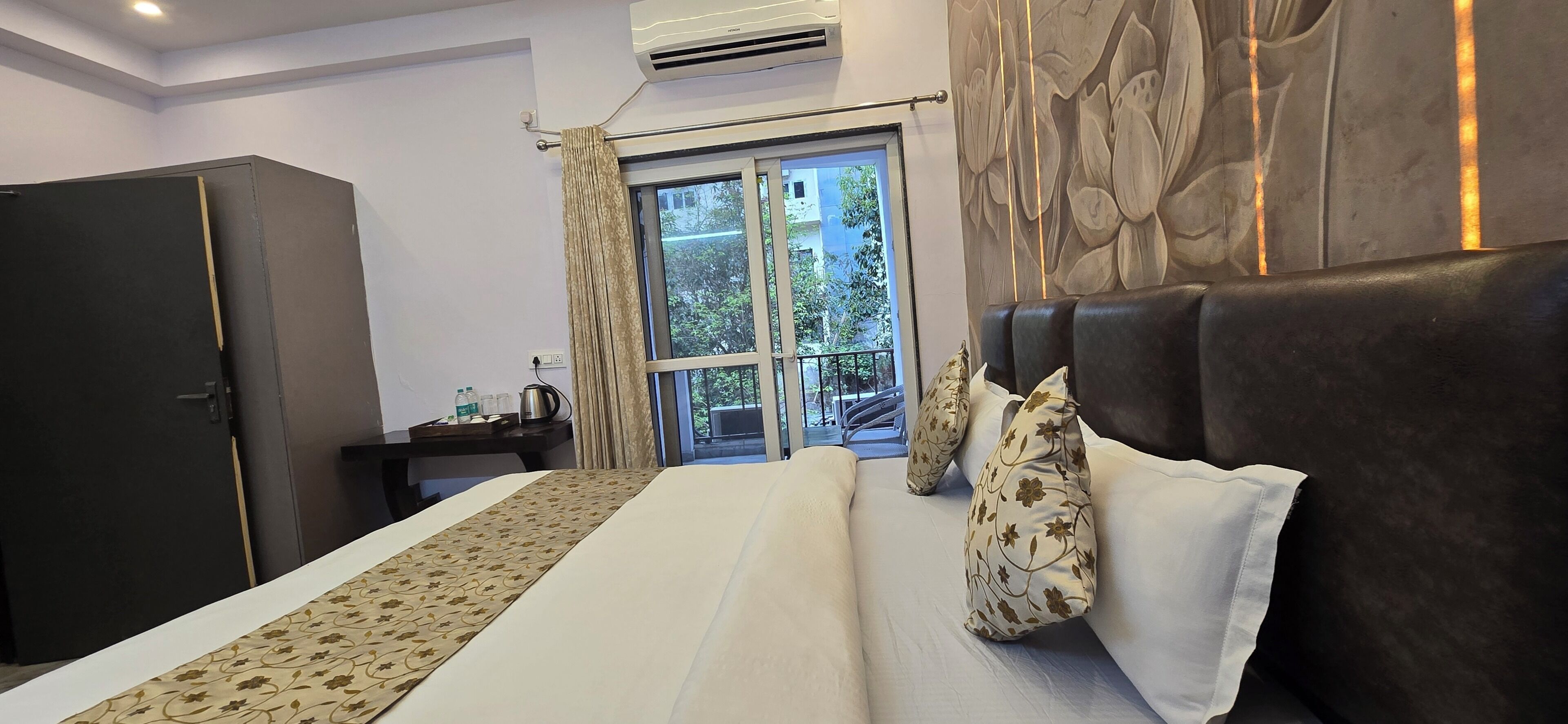 Standard Room | Egyptian cotton sheets, premium bedding, laptop workspace, soundproofing