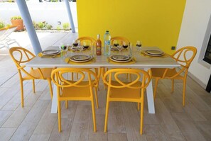 Outdoor dining