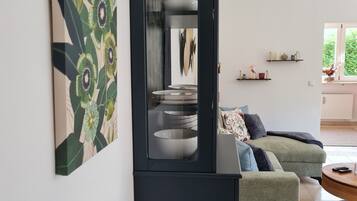 Smart TV, books, stereo