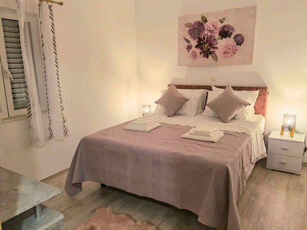 3 chambres, fer et planche à repasser, Wi-Fi gratuit, draps fournis
