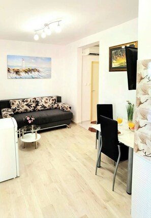 Smart TV - Holiday House Galeb - 20 meters from Beach! (Sevid)