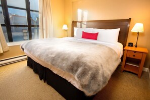 1 bedroom, in-room safe, iron/ironing board, free WiFi - 1 Bedroom Mountain View | Amazing Location! (Whistler)
