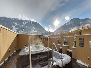 Outdoor spa tub - 1 Bedroom Mountain View | Amazing Location! (Whistler)