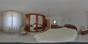 2 bedrooms, iron/ironing board, bed sheets, wheelchair access