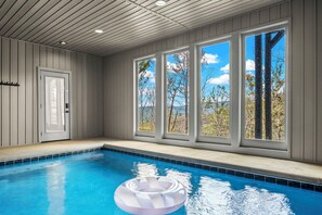 Innenpool, beheizter Pool