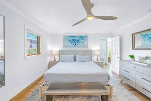 3 Schlafzimmer, Schreibtisch, Bügeleisen/Bügelbrett, Reisekinderbett