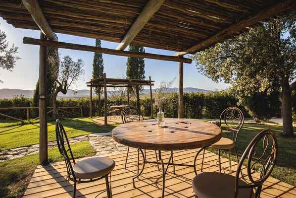 Outdoor dining - Leondardo Apartment ~ LE FRAINE (New Opening 2022) (Santa Luce)