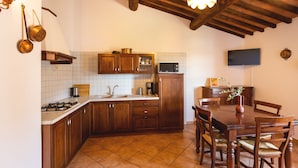 Coffee/tea maker, fridge, microwave, stovetop - Leondardo Apartment ~ LE FRAINE (New Opening 2022) (Santa Luce)