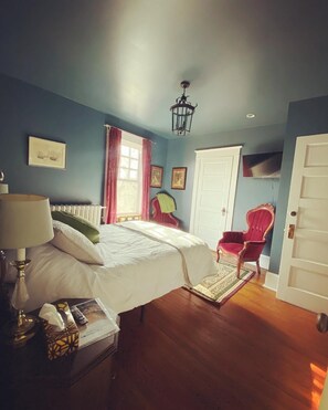 Premium bedding, down comforters, individually decorated - Celtic Mansion (Little Bras d'Or)