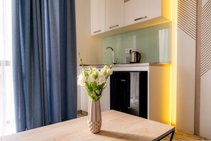 Dobbeltrom – standard | Sengetøy av topp kvalitet, dundyner, memory foam-senger og minibar