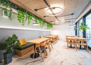 Fridge, microwave, dining tables - LUMA TERRA PRAGUE (Prague)