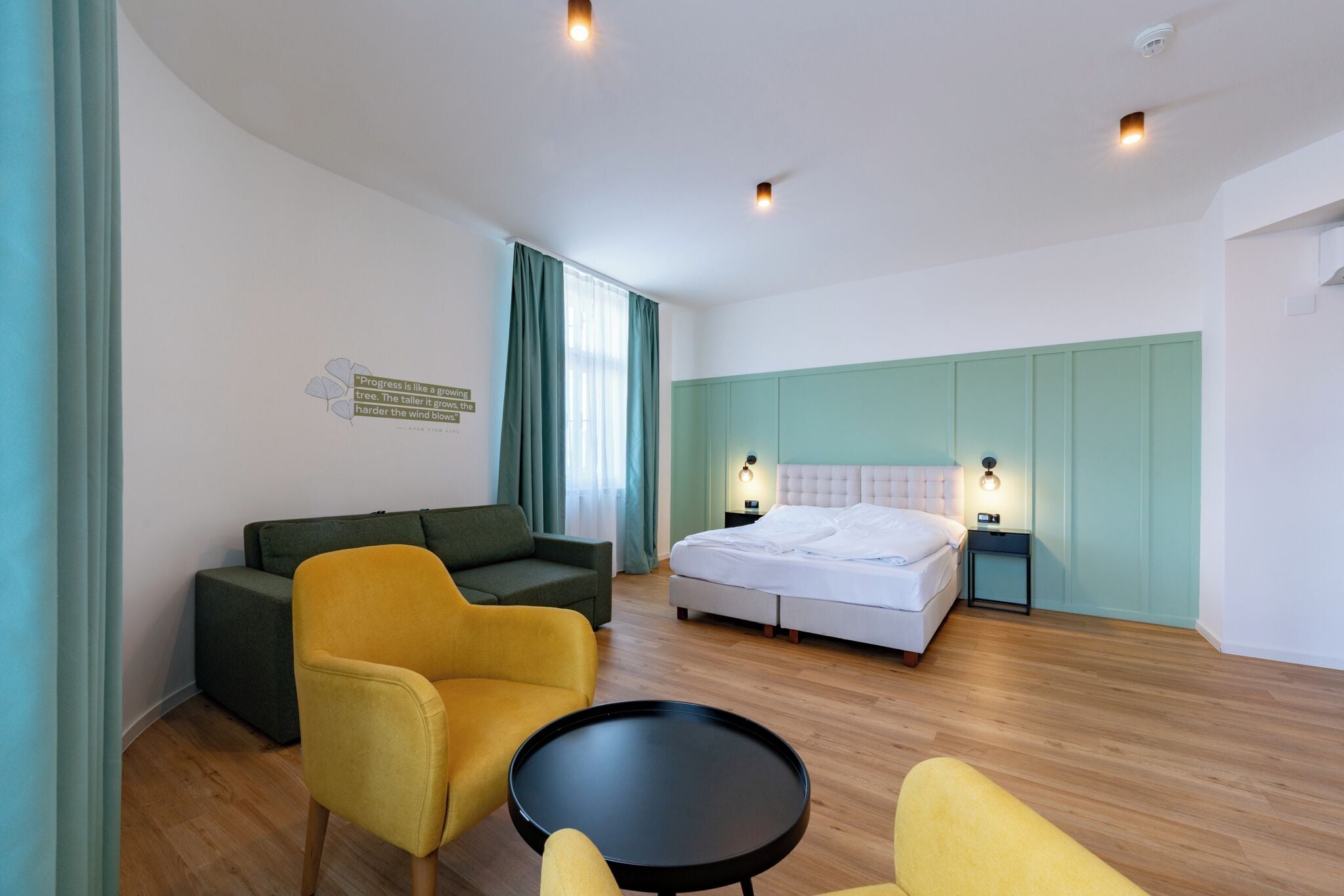 Værelse til 3 personer | Skrivebord, arbejdsområde til bærbare computere, strygejern/strygebræt