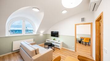 Desk, laptop workspace, iron/ironing board, free WiFi