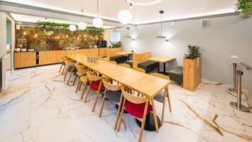 Daily continental breakfast (EUR 12 per person)