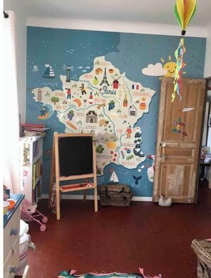 Children’s area - Fully restored 18th century country house with private swimming pool (Marseille)