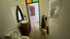 Deluxe Room | Bathroom | Slippers - Mano Kendwa Beach (Kendwa)