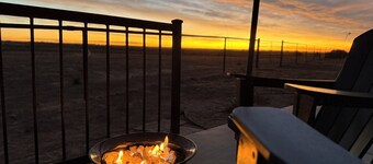 Stylishly Renovated Train: Sunsets for miles near WTAMU and Palo Duro Canyon