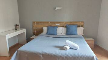 Standaard tweepersoonskamer, 1 queensize bed | Een bureau, babybedden, extra bedden, gratis wifi