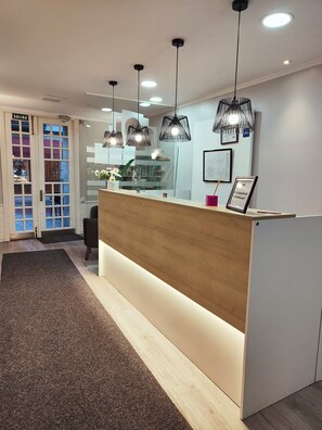 Reception - Hotel Acebo Plaza Mayor (Jaca)